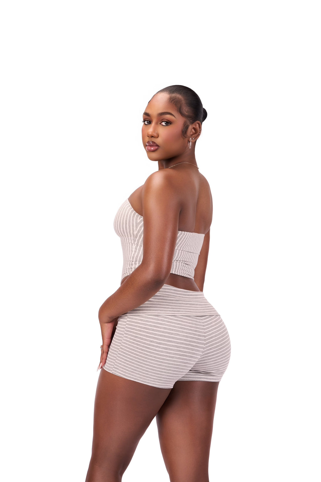 Striped shorts (gray)
